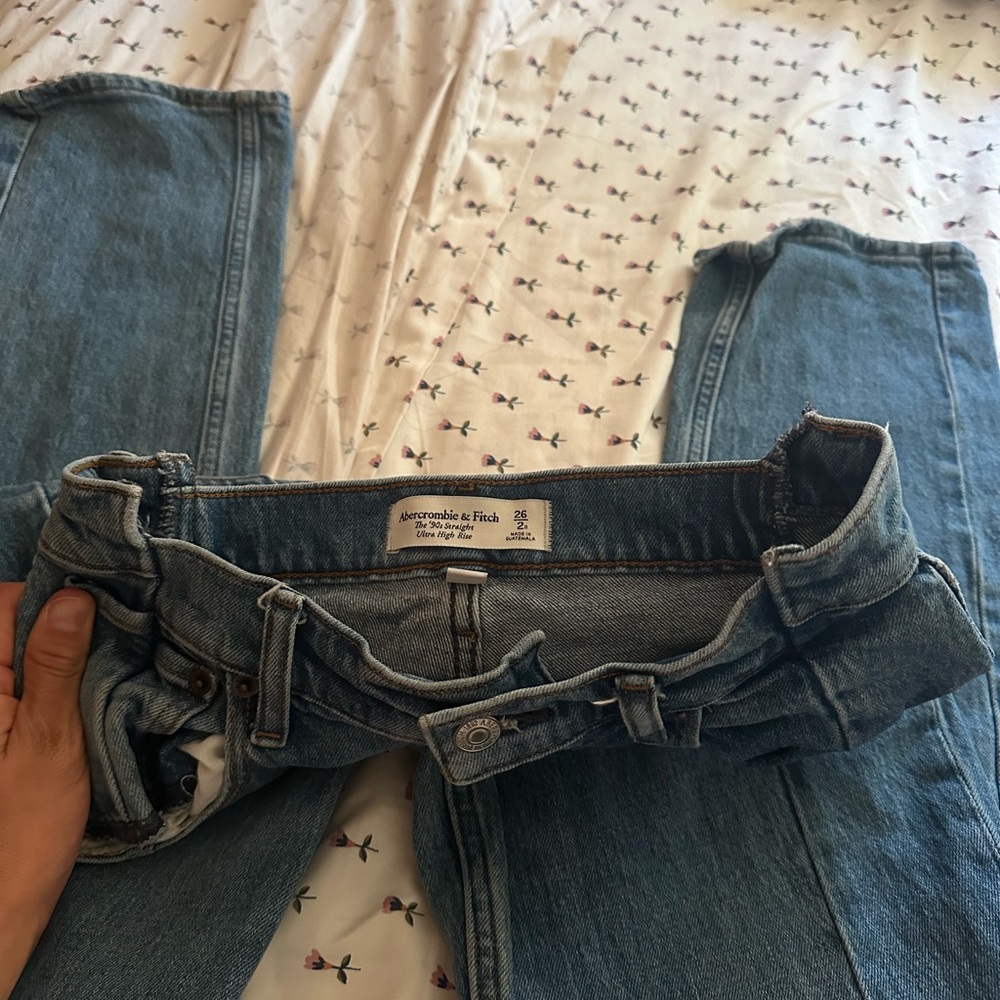 Abercrombie & Fitch 90’s Straight Ultra High Rise Curve Love Jeans - Picture 2 of 4